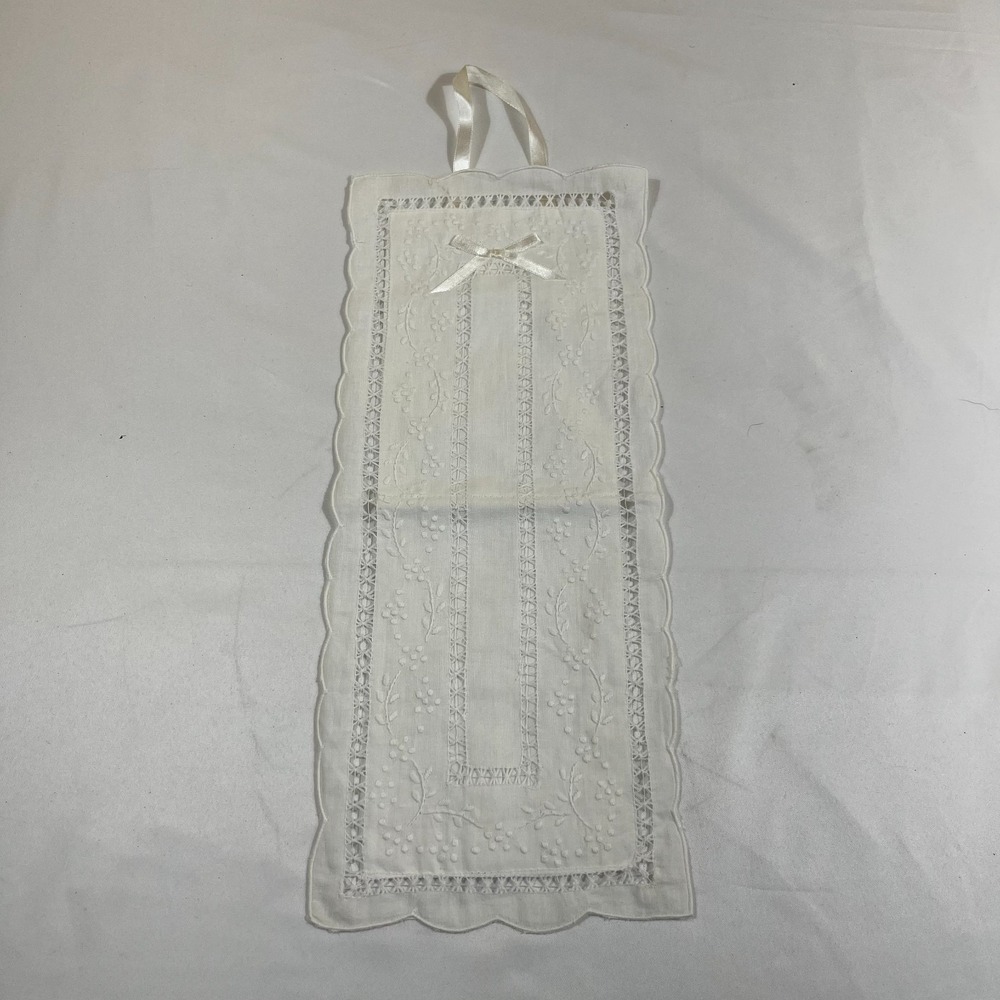 WhimsyWear Hanging Towel Holder Unisex OS White Excellent Vintage Style Floral